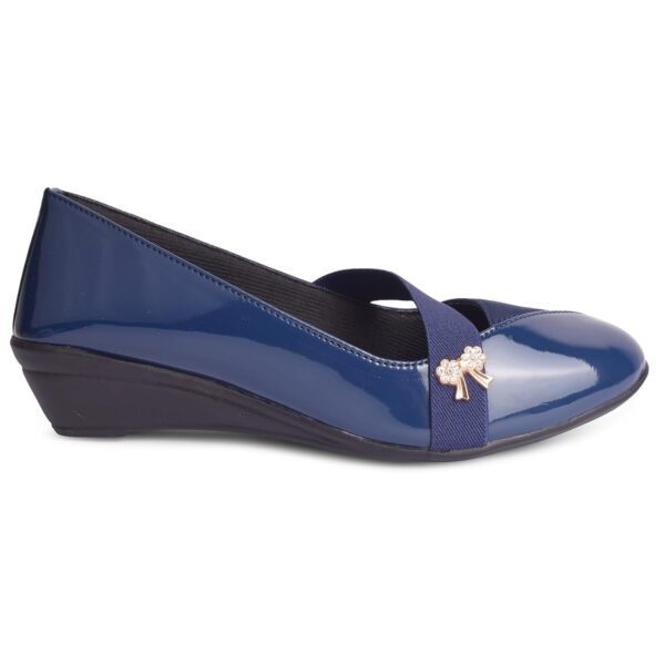 XE Looks Comfy Stylish Bellies for Women